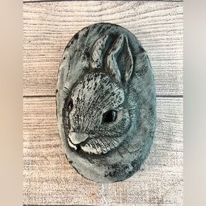 Bekka Mt. St. Helen's Bunny Sculpture Handcrafted From Volcanic Ash 6 1/2 in